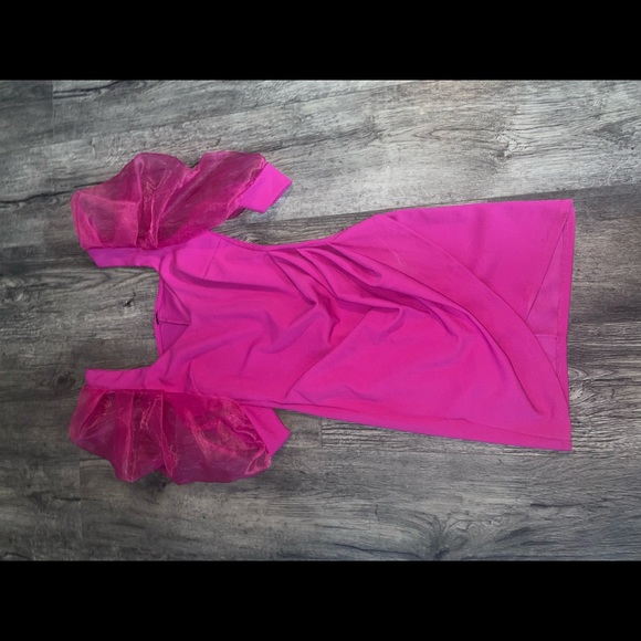 BEAUTIFUL HOT PINK- PUFF SLEEVE BODY CON DRESS!!💖💖💖 - Picture 2 of 5